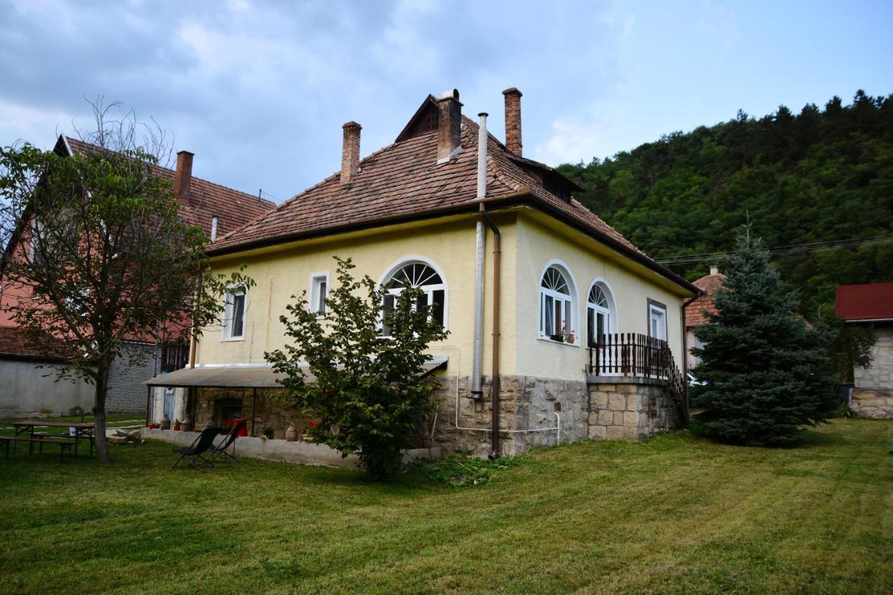 Halháza Erdészlak Apartman Sirok Extérieur photo