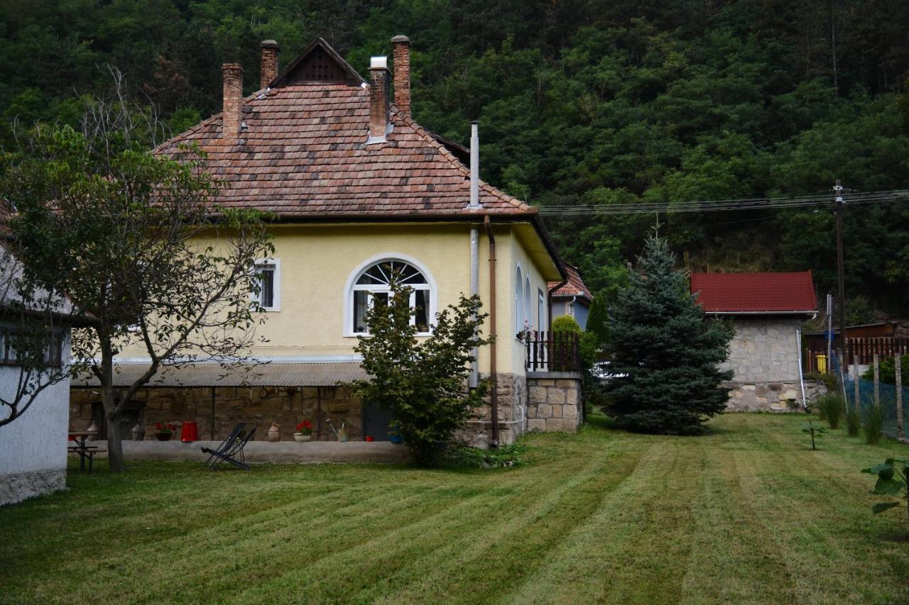 Halháza Erdészlak Apartman Sirok Extérieur photo